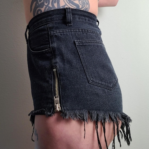 UNIF high rise denim shorts - Picture 4 of 4